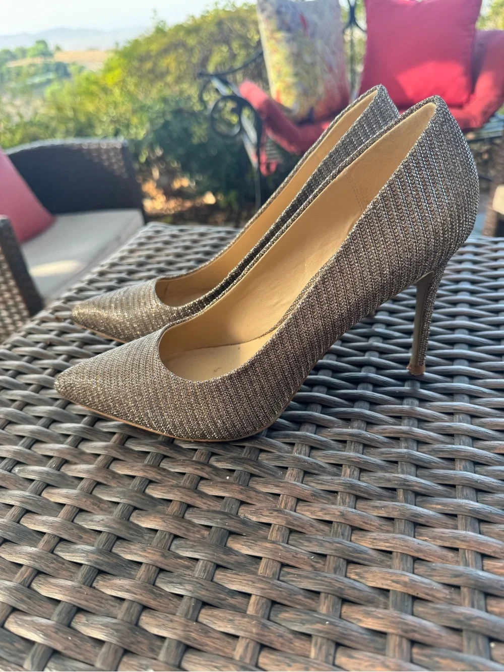 Carlos Santana Posy Metallic Gold Pointed Toe Pumps Heels Size 8.5
